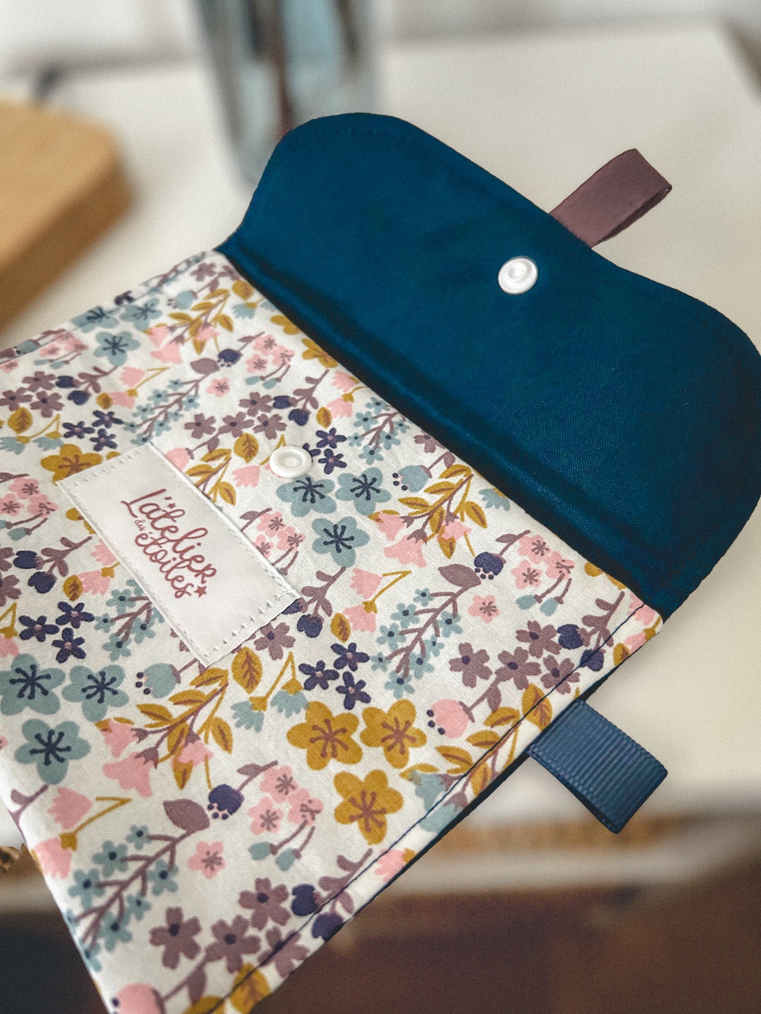 Pochette à maquillage fleurie bleu et jaune