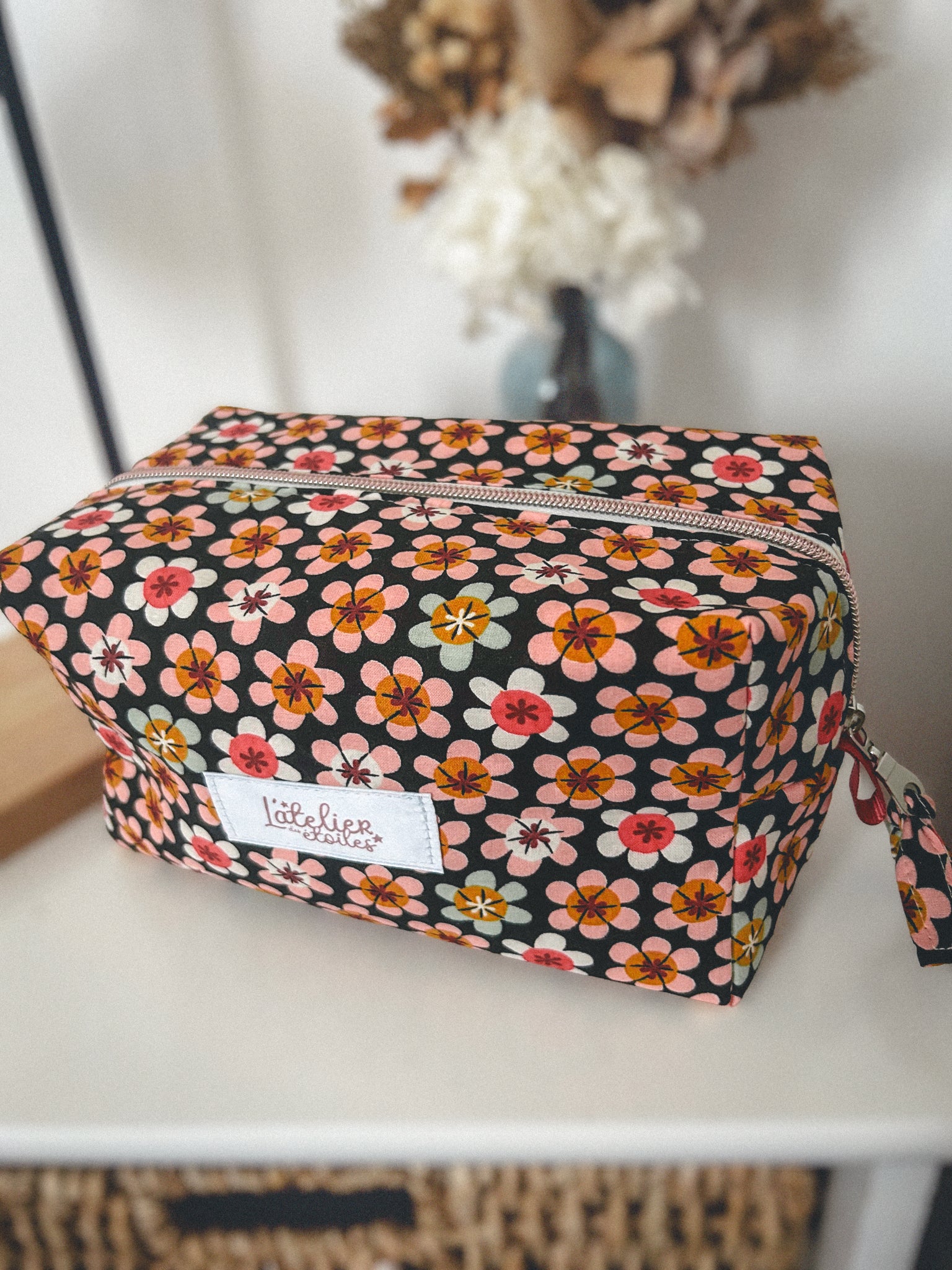 Trousse de toilette fleurie noire et beige