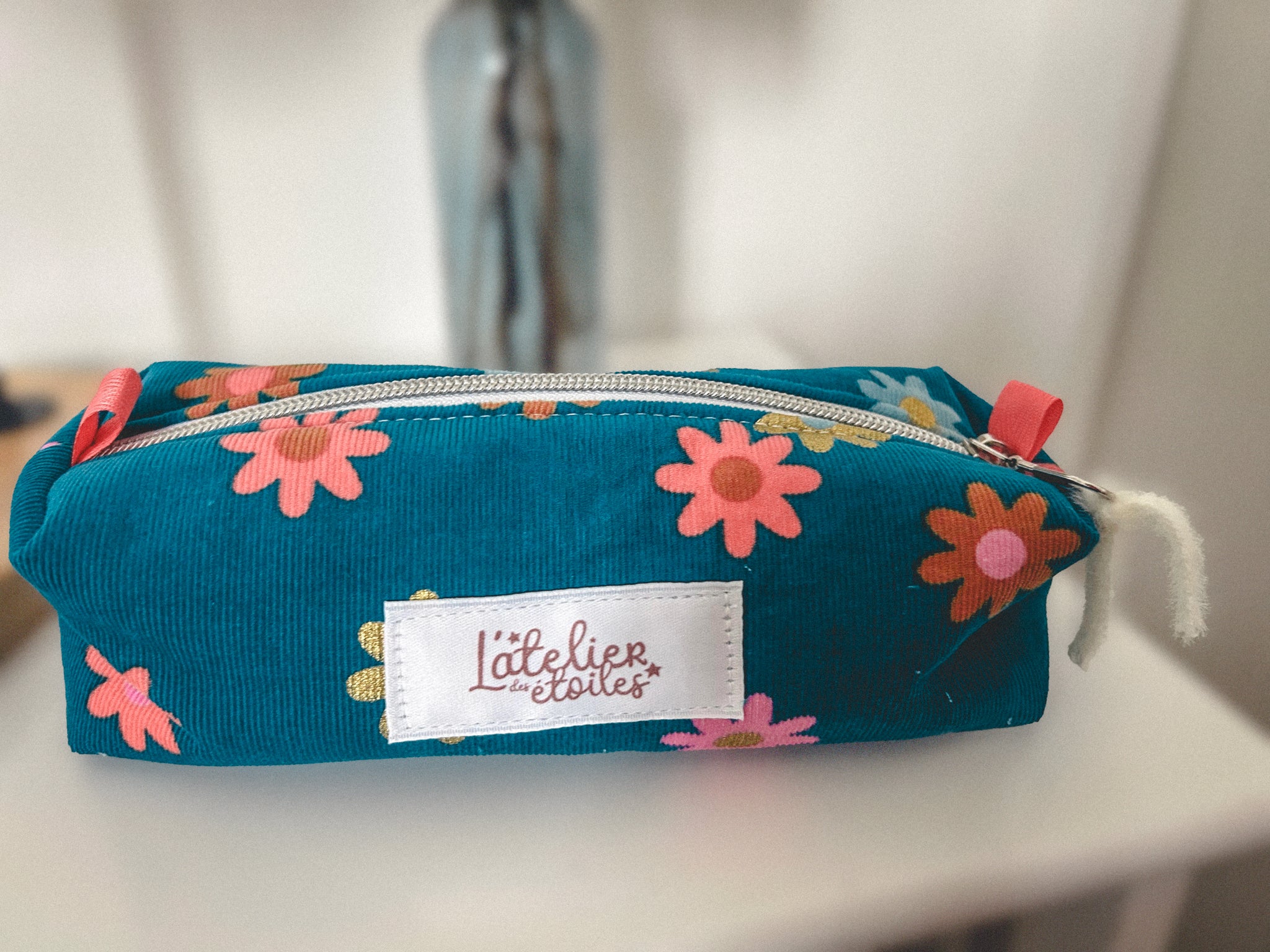 Trousse d’école en velours bleu canard fleuri