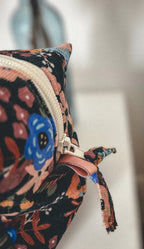 Trousse de toilette en velours fleuri, noire, beige et bleue