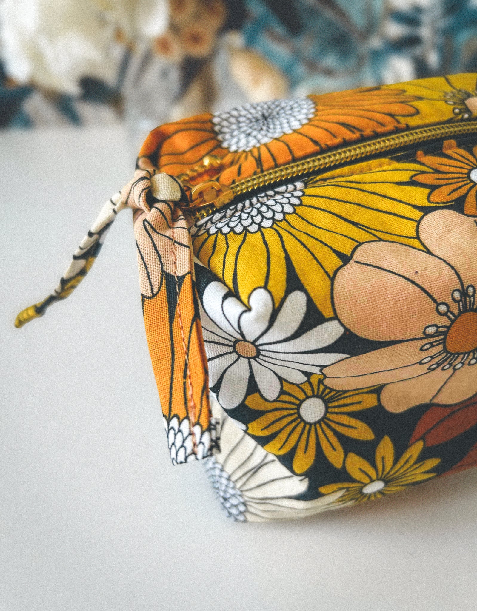 Trousse fleurie aux couleurs automnales