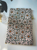 Pochette à livre de poche – Marguerites