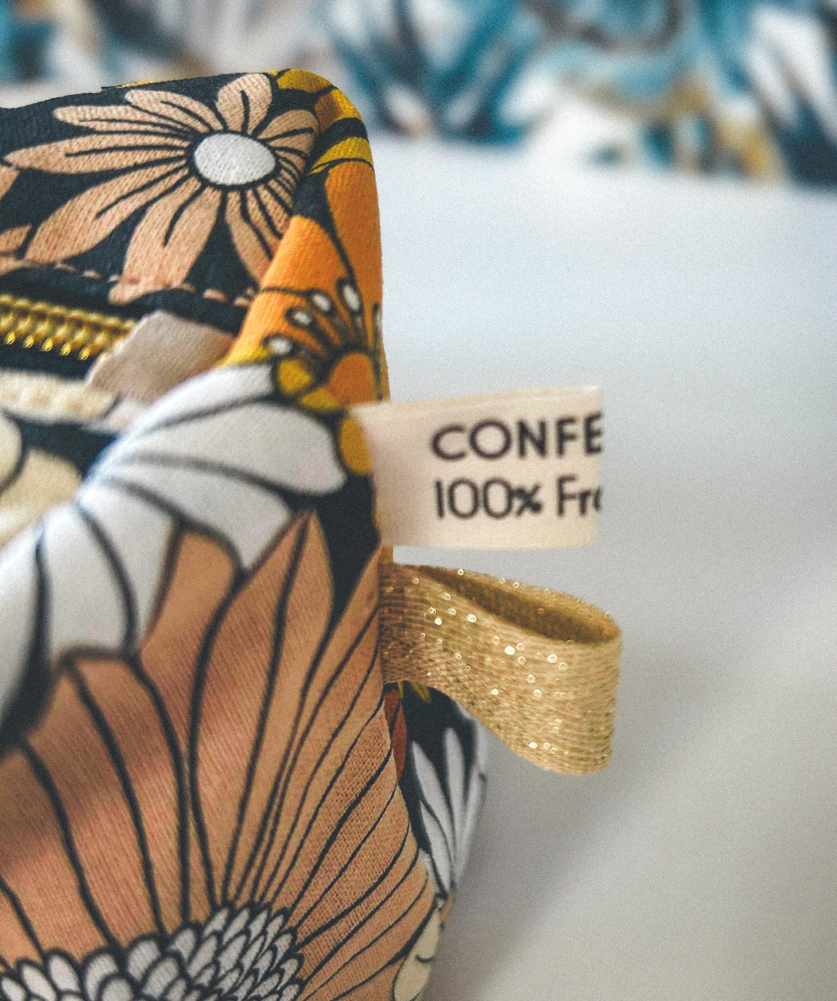 Trousse fleurie aux couleurs automnales