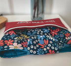 Pochette à liseuse horizontale, fleurs bleues et rouges