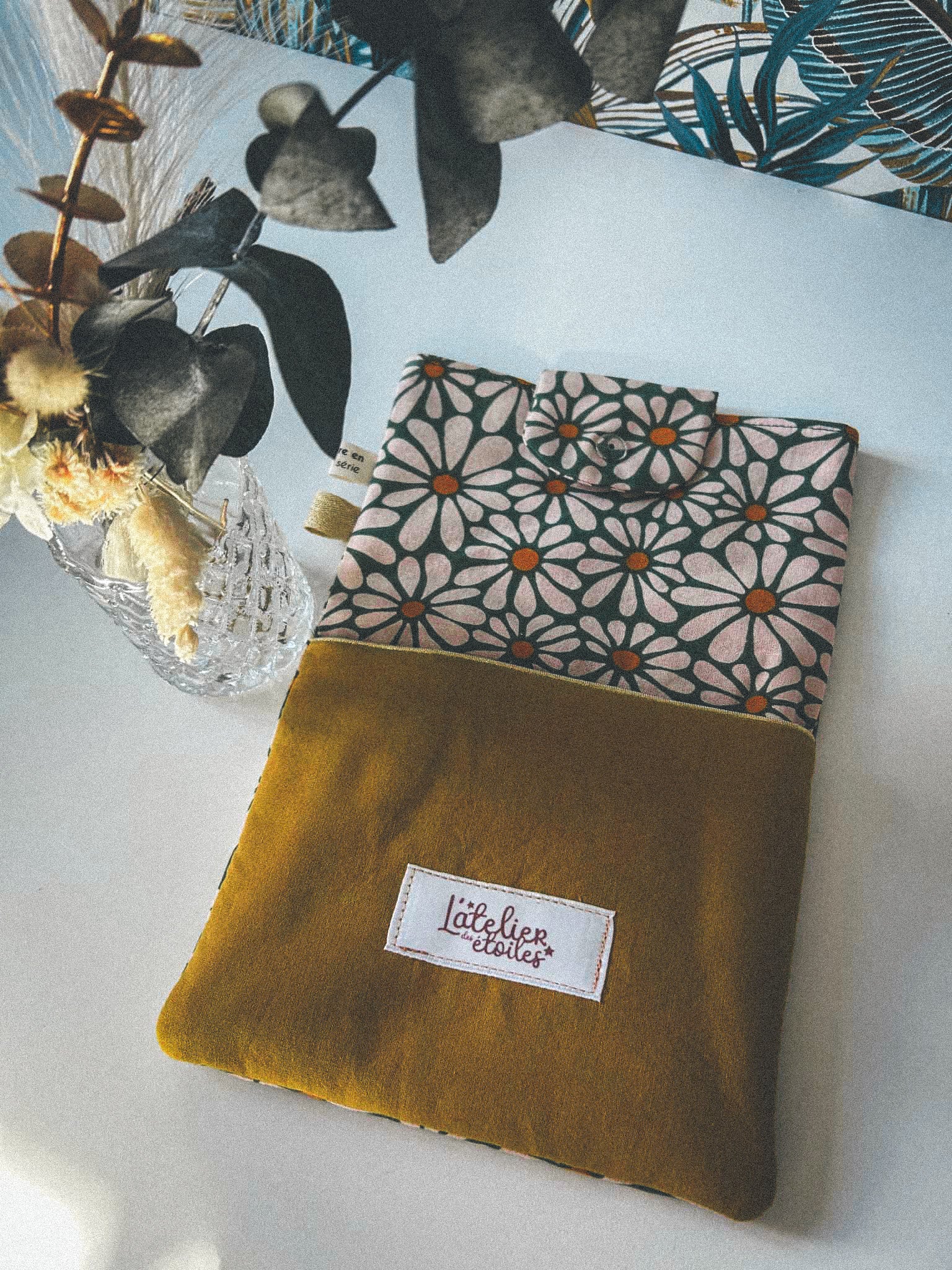 Pochette à livre de poche – Marguerites
