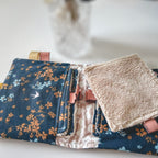 Pochette à lingettes lavables motif fleurs jaunes