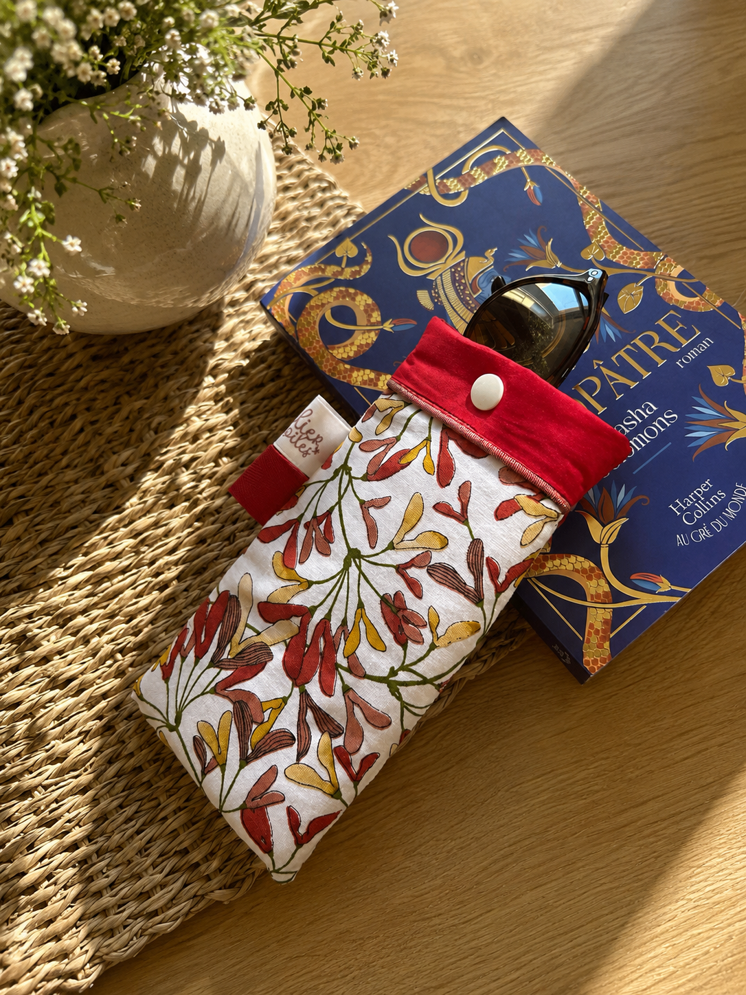 Pochette à lunettes fleurie rouge L'atelier des étoiles