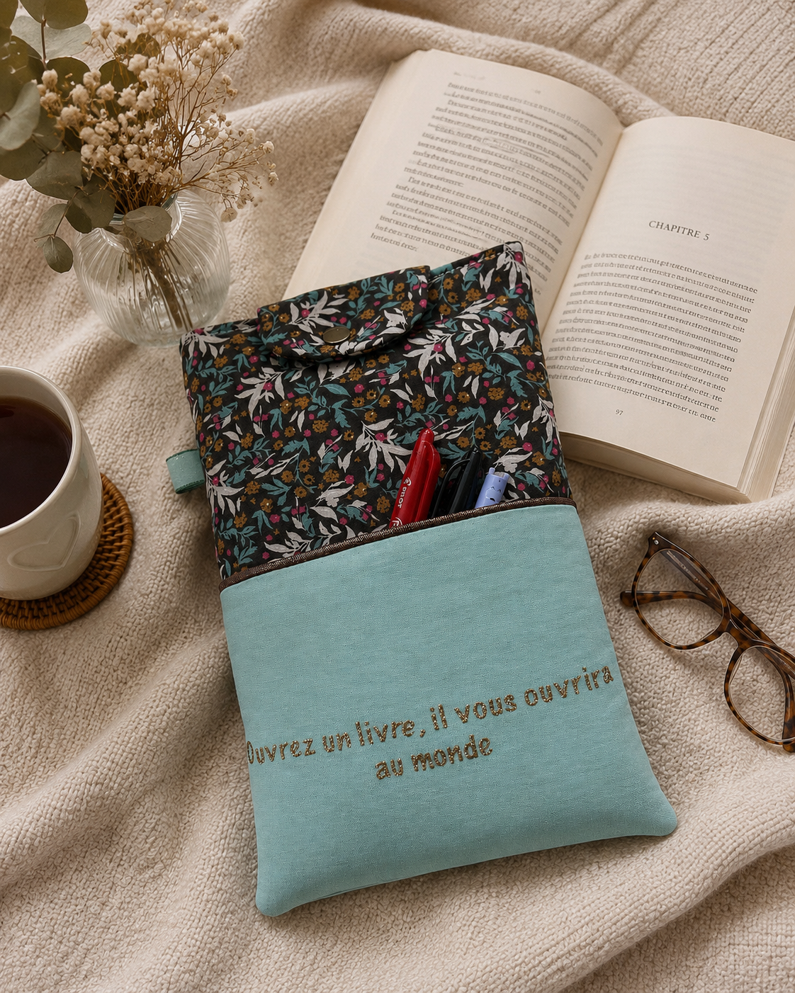 Pochette à livre verte et tissu feuillage L'atelier des étoiles