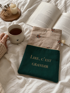 Pochette à livre A5 – Beige fleuri et bleu canard L'atelier des étoiles