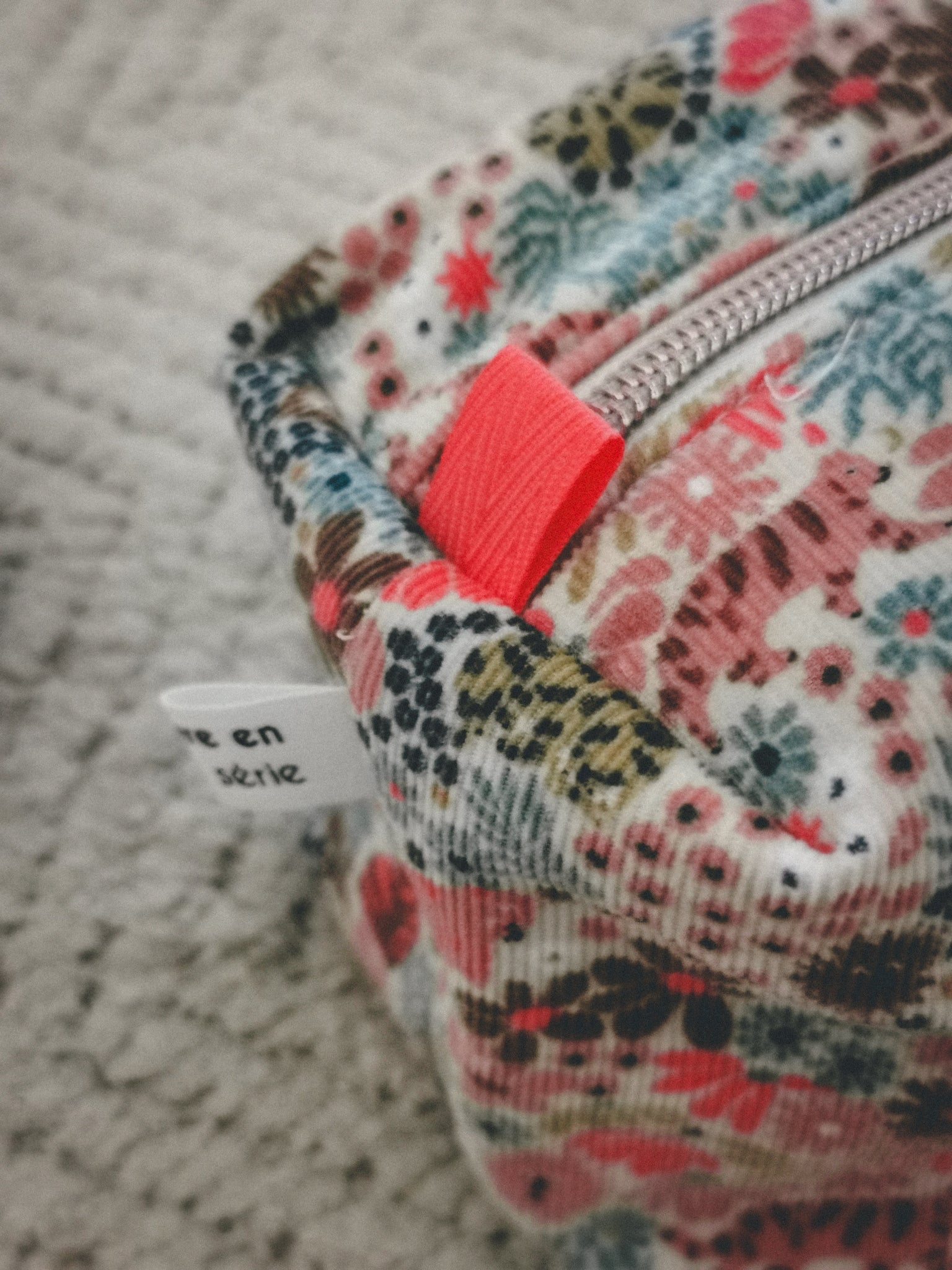 Trousse en velours zippée