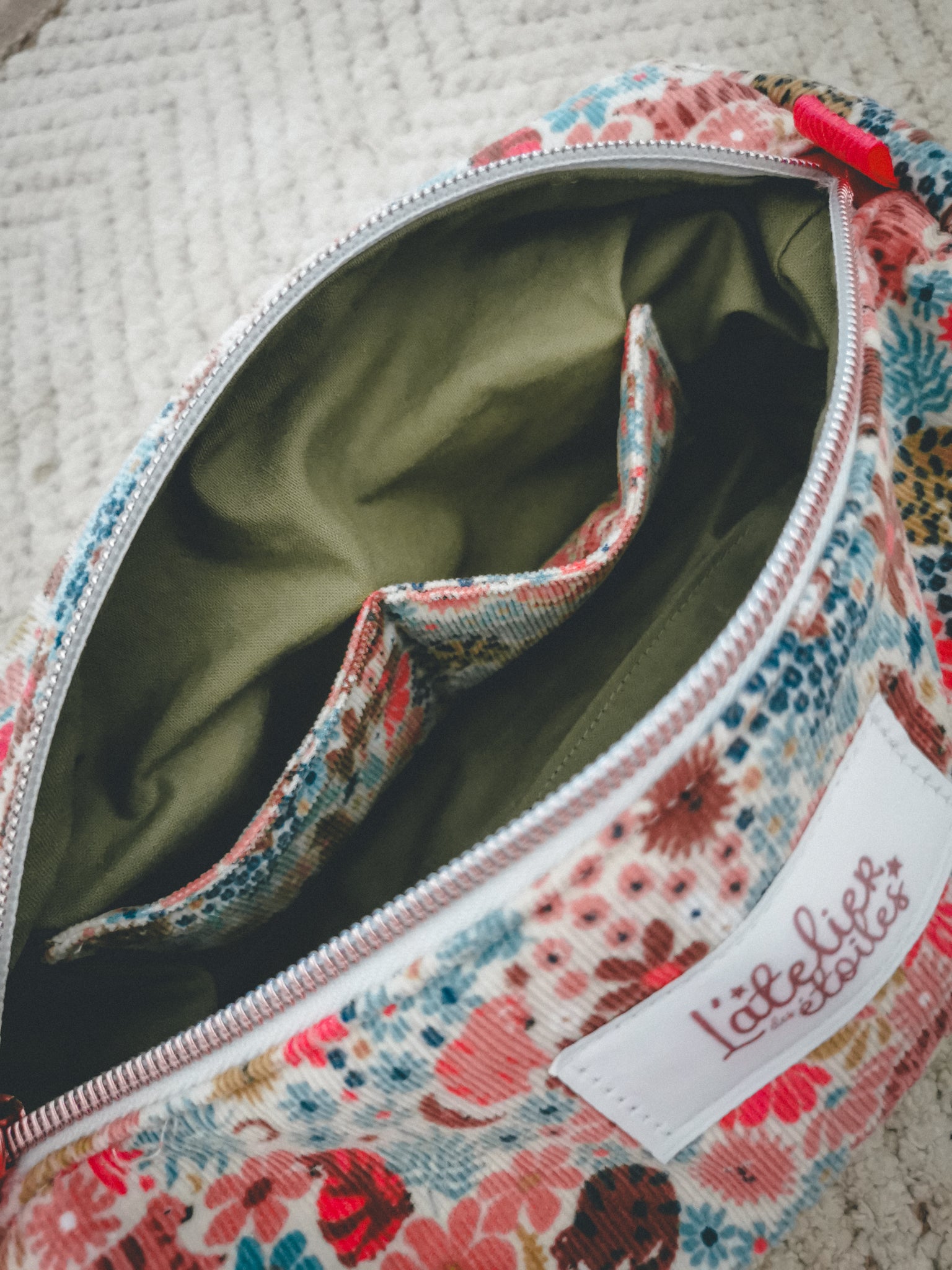 Trousse en velours zippée