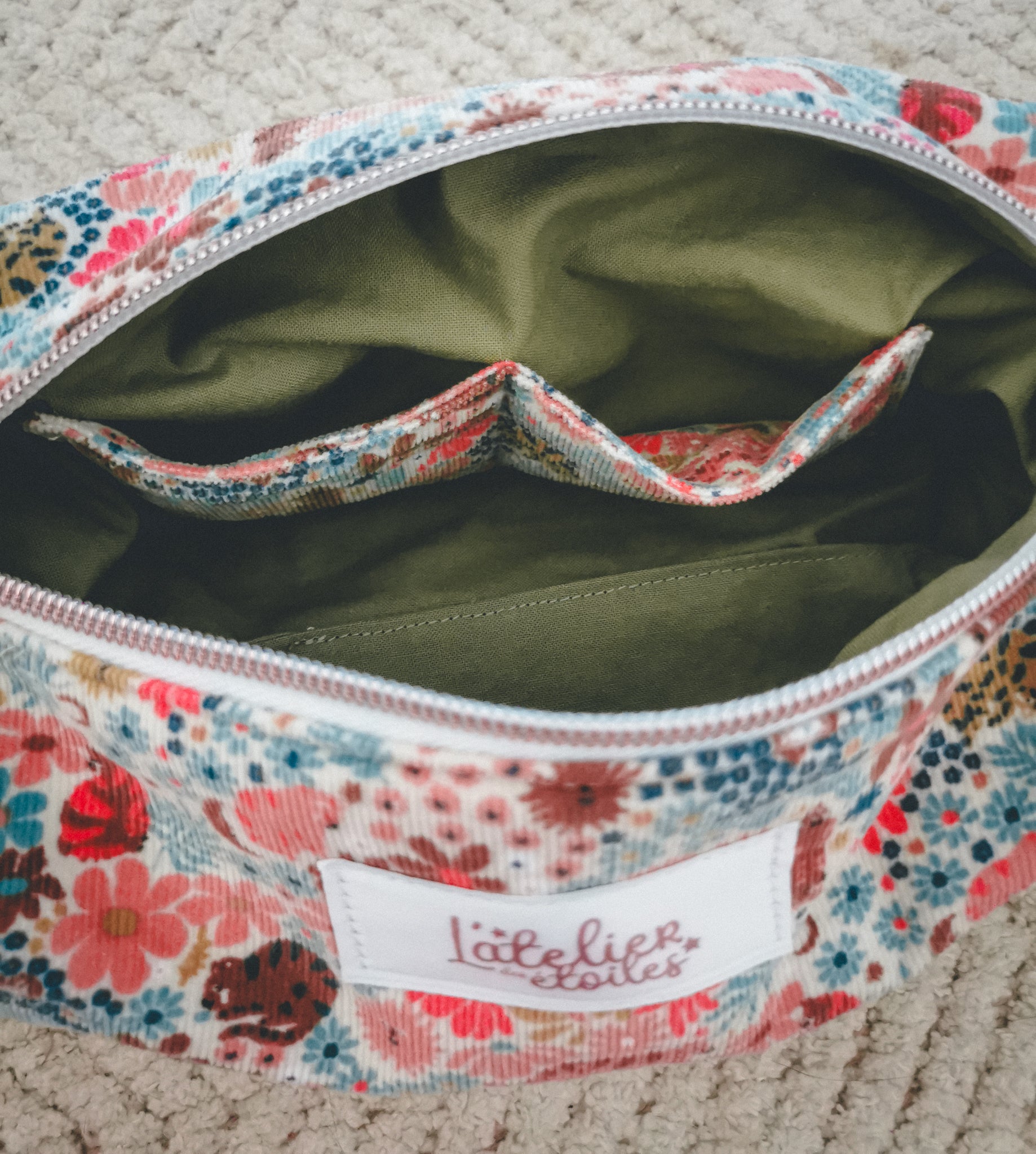 Trousse en velours zippée