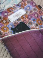 Pochette à livre A5 – Rose matelassée & fleurie avec fleur dorée