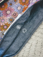 Pochette à livre A5 – Rose matelassée & fleurie avec fleur dorée