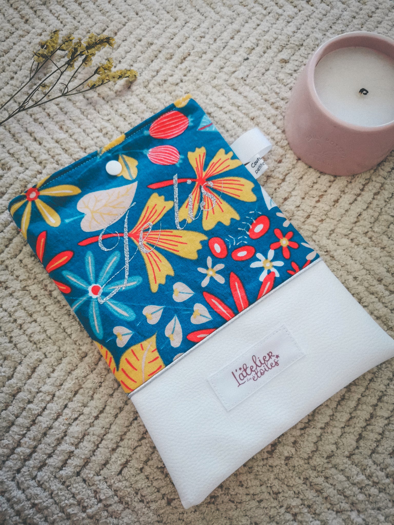 Pochette à livre A5 – fleurs & simili cuir blanc