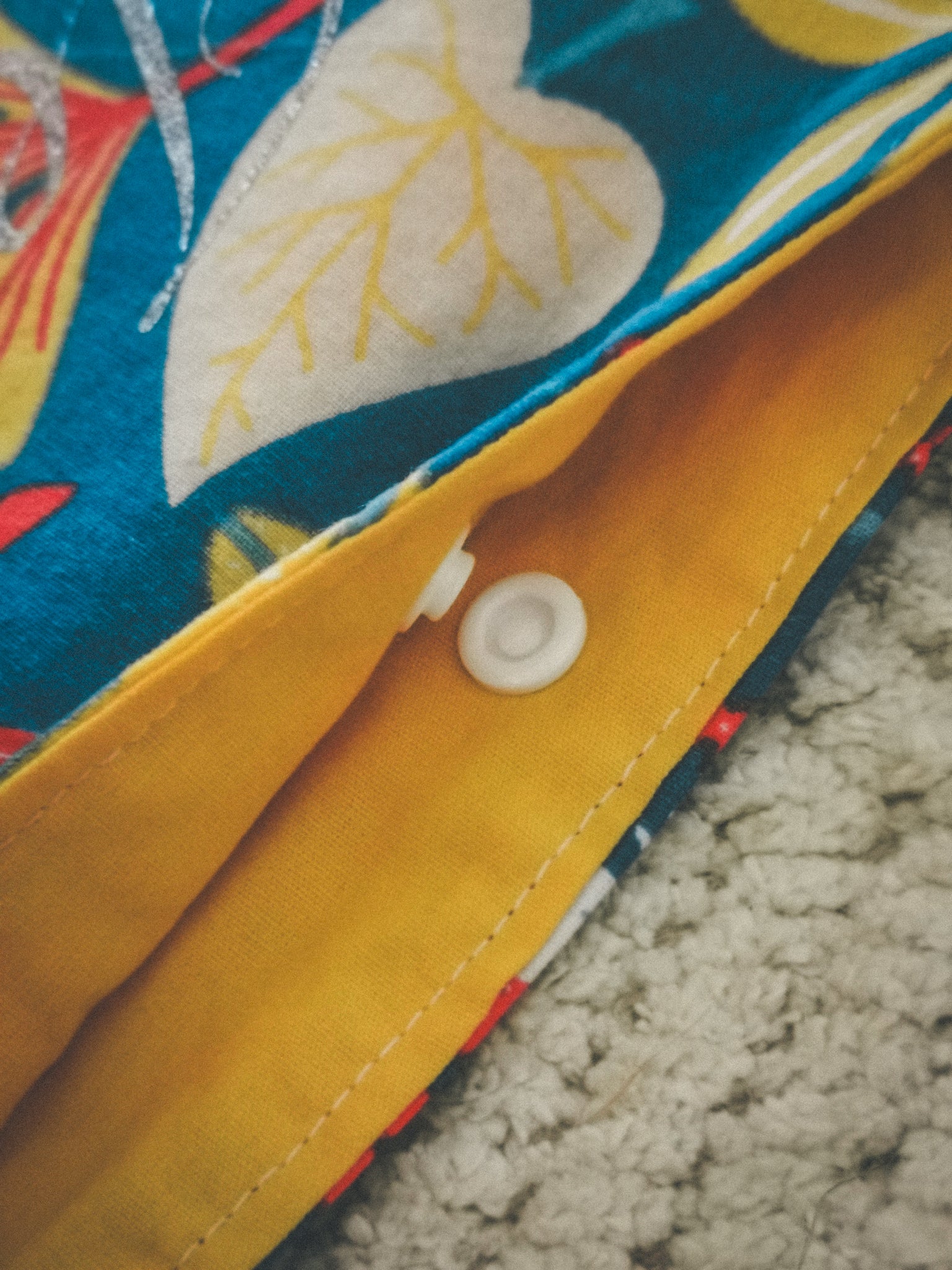 Pochette à livre A5 – fleurs & simili cuir blanc