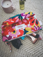 Trousse zippée en tissu – Motif floral d’été