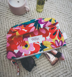 Trousse zippée en tissu – Motif floral d’été