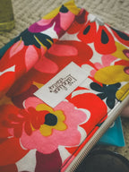 Trousse zippée en tissu – Motif floral d’été