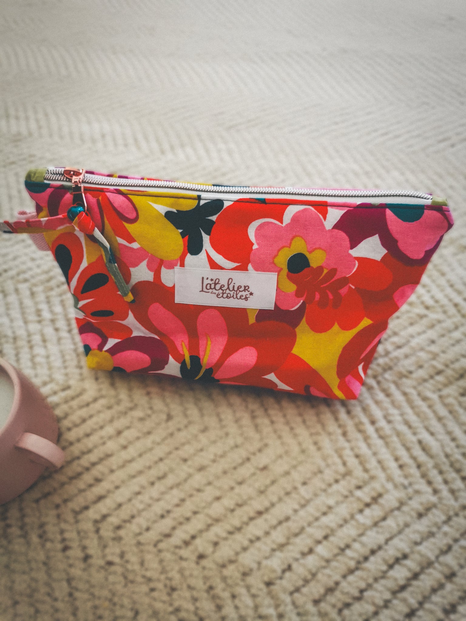 Trousse zippée en tissu – Motif floral d’été