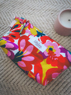 Trousse zippée en tissu – Motif floral d’été