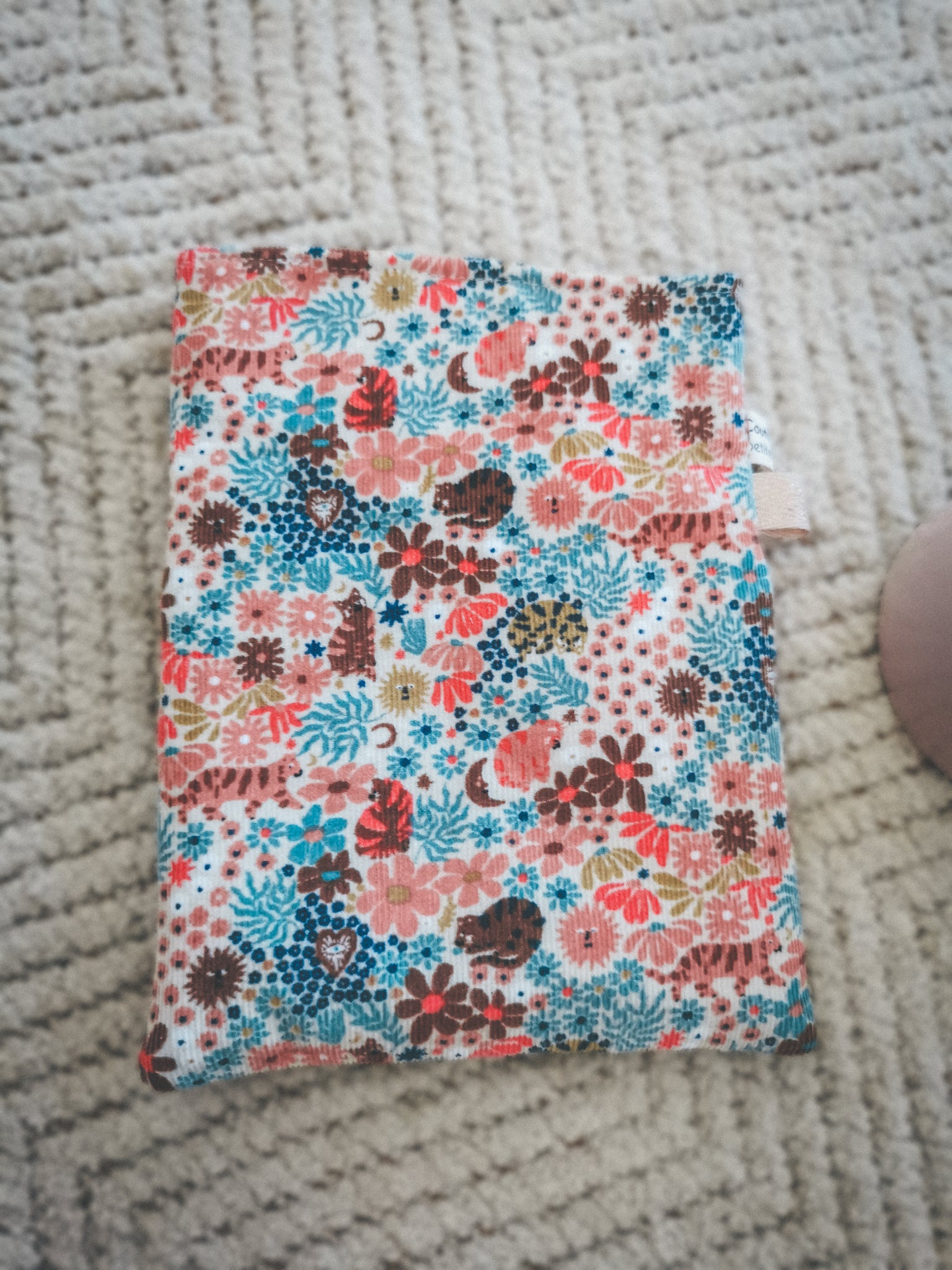 Pochette à liseuse – Fleurie & vert kaki