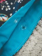 Pochette à liseuse – Fleurie bleu & rose fuchsia