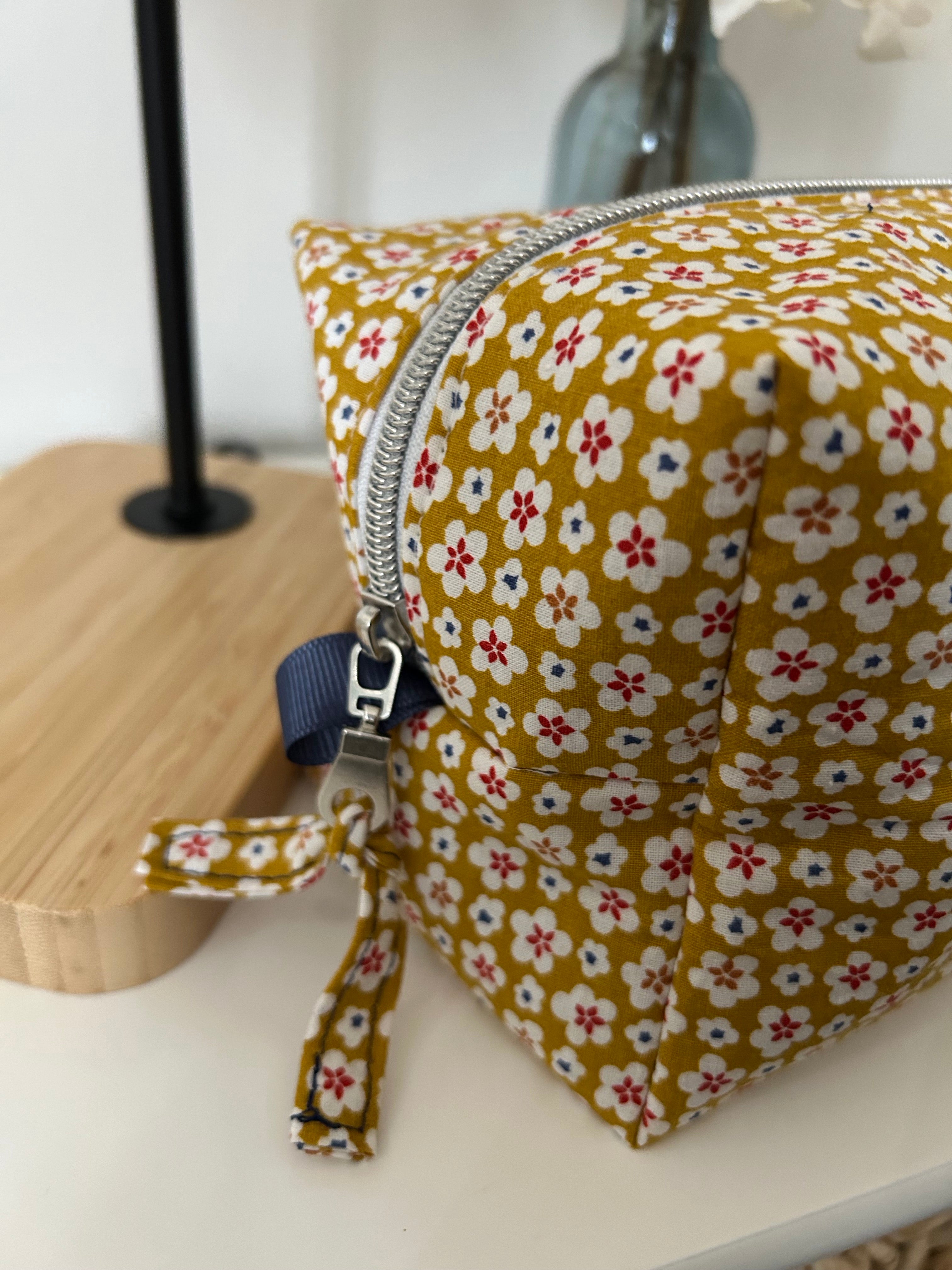 Trousse de toilette petites fleurs L'atelier des étoiles