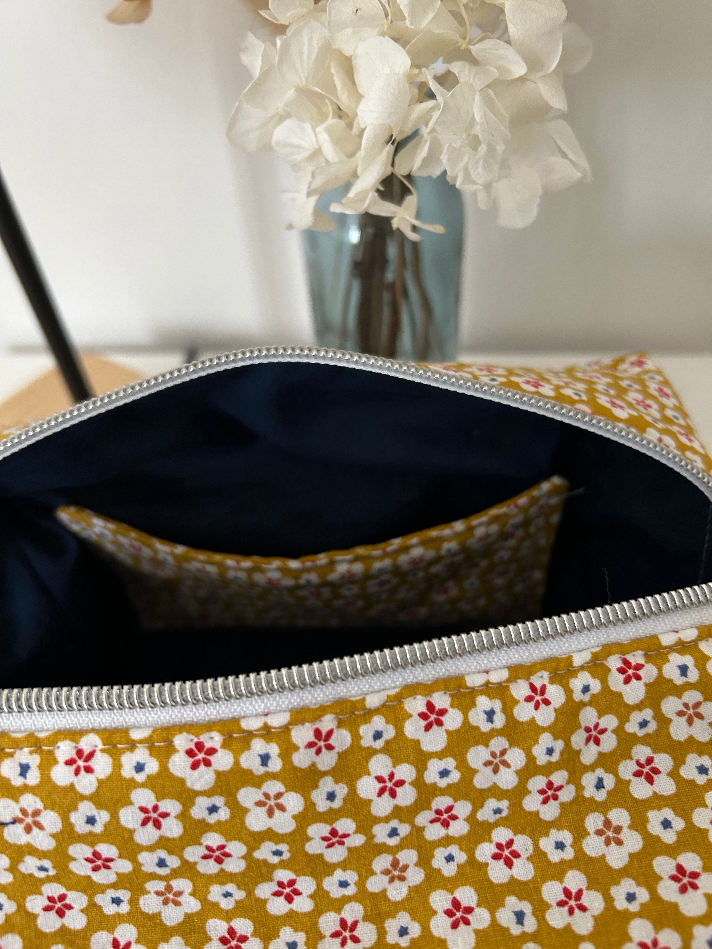 Trousse de toilette petites fleurs L'atelier des étoiles