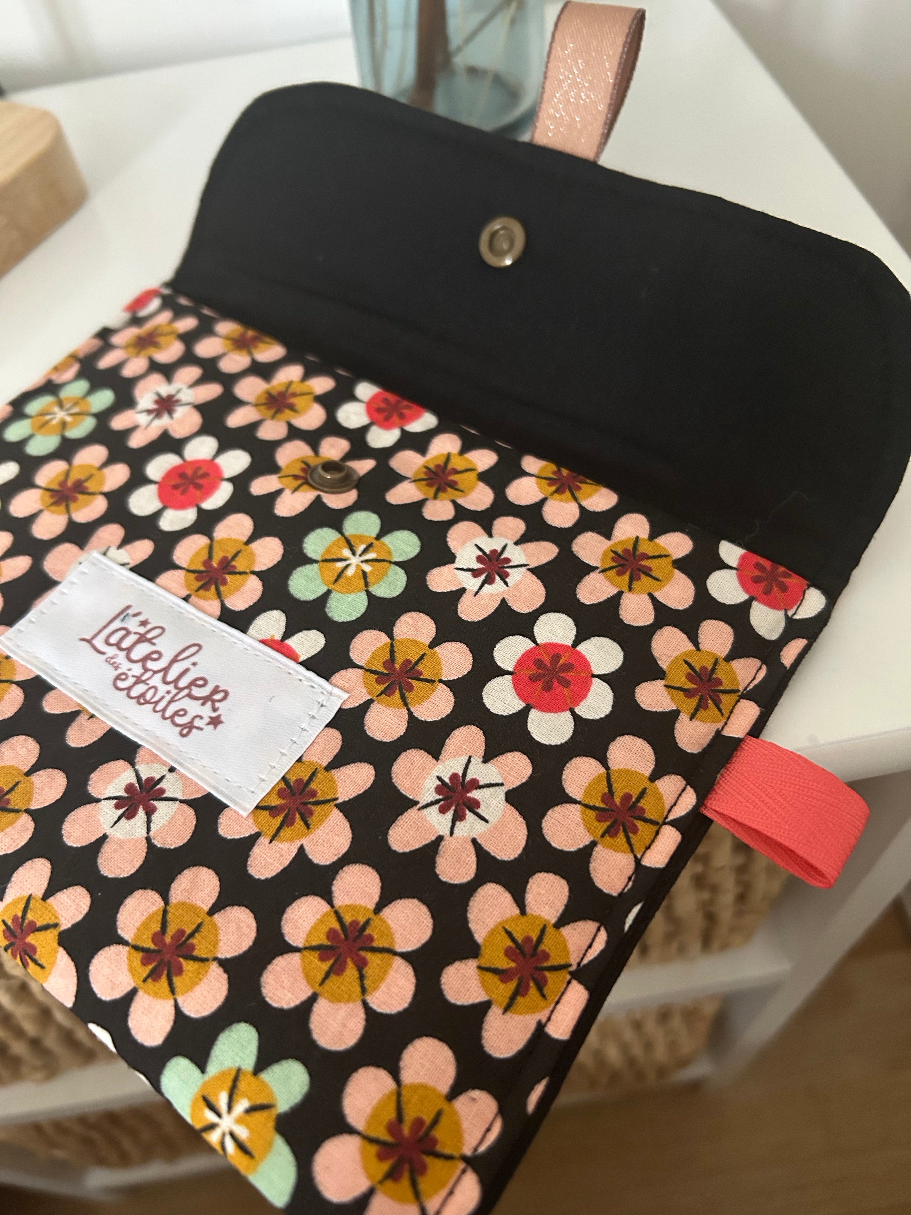 Pochette Fleurie noire L'atelier des étoiles