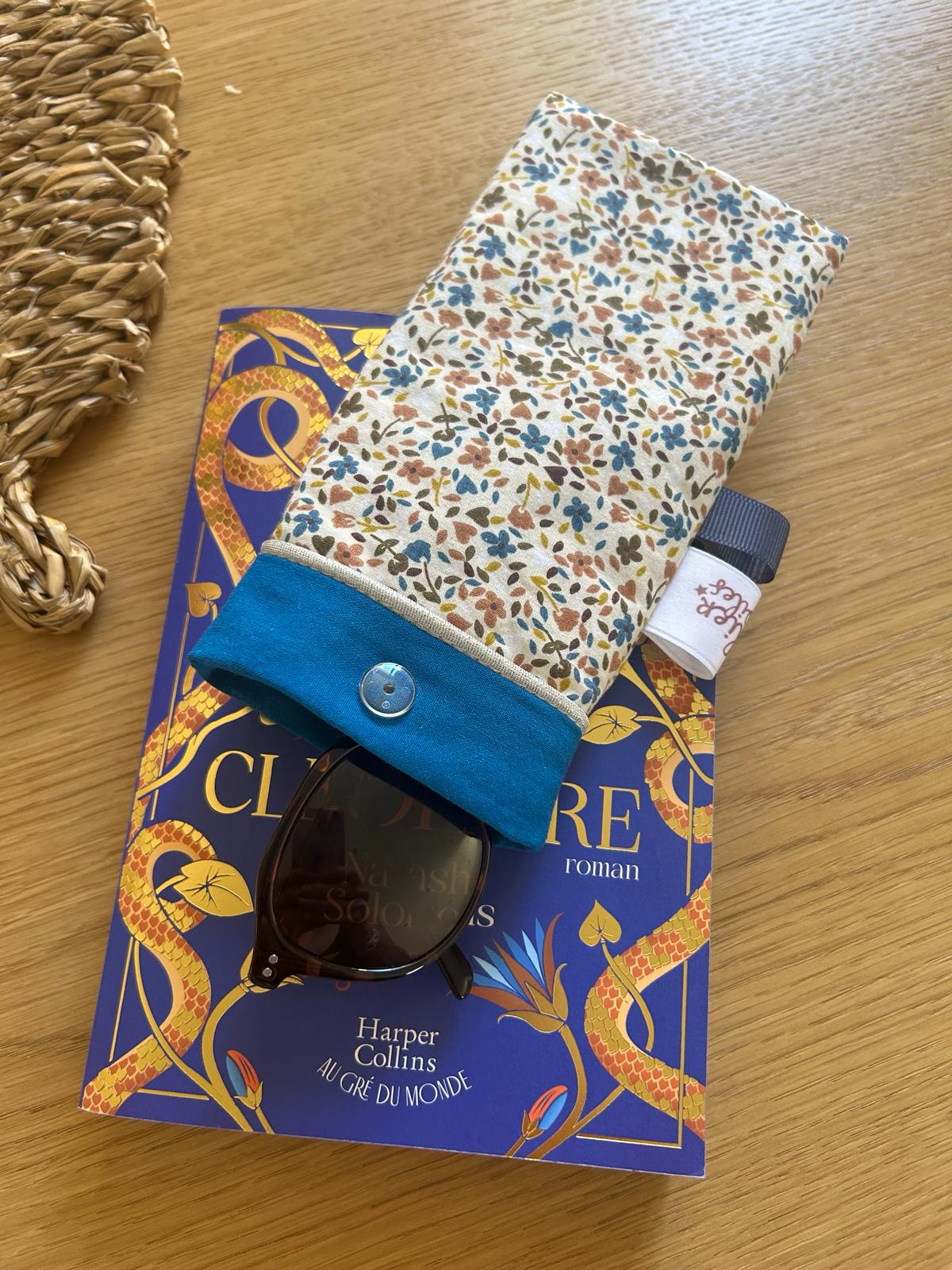 Pochette à lunettes fleurie bleue L'atelier des étoiles