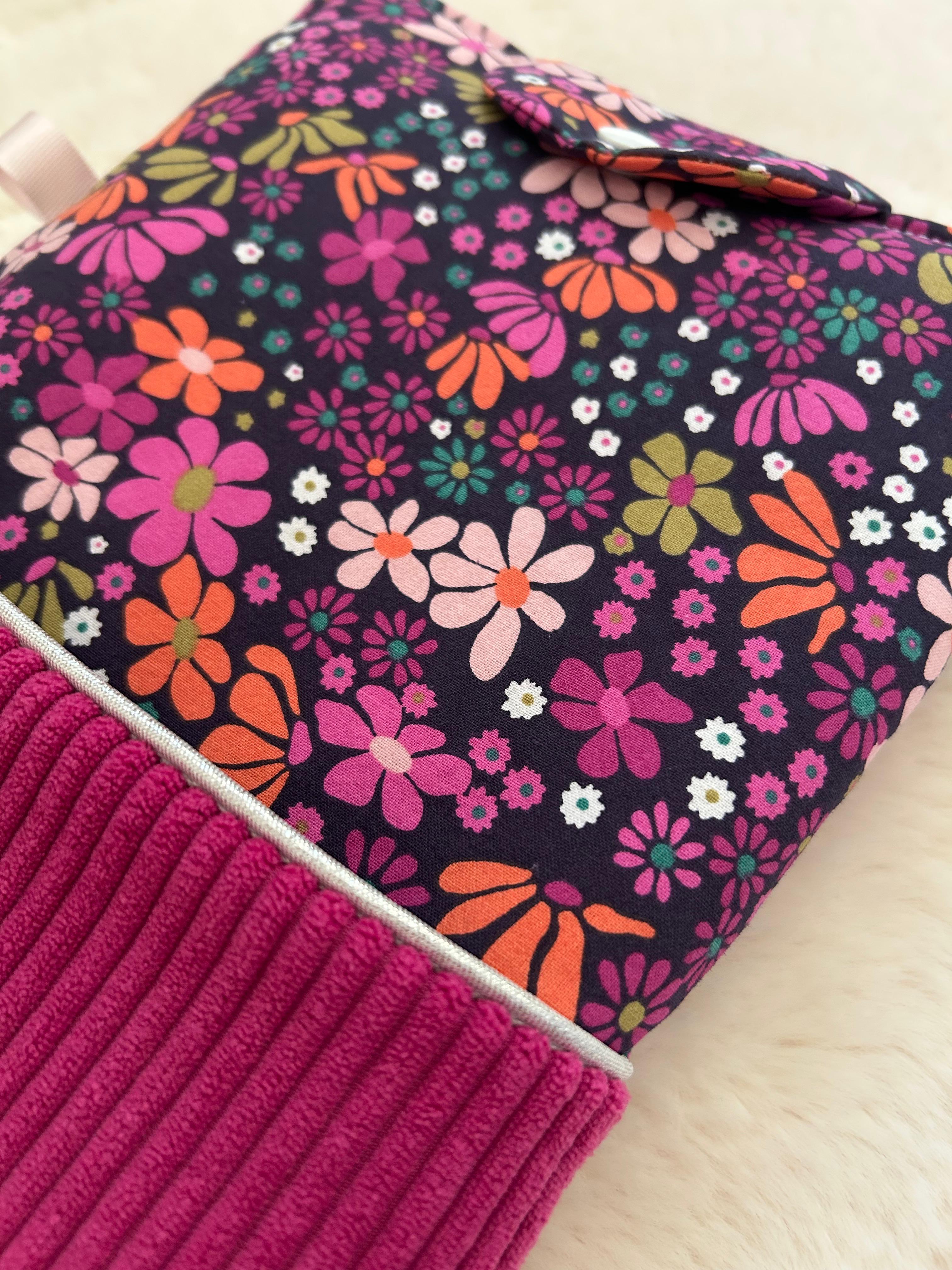 pochette à livre fleurie fushia L'atelier des étoiles