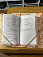 Coussin de lecture renard et hibou orange L'atelier des étoiles