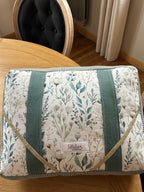 coussin de lecture bleu vert fleuri L'atelier des étoiles